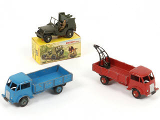 Lot 258 - DINKY TOYS (FRANCE) (3)