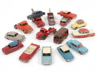 Lot 326 - DINKY TOYS (16)