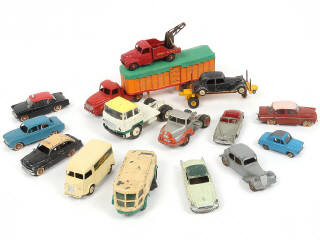 Lot 327 - DINKY TOYS (FRANCE) (16)