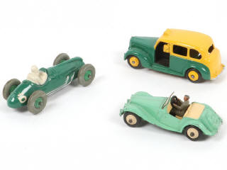 Lot 164 - DINKY TOYS (GB) (3)