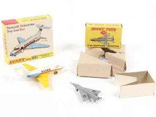 Lot 227 - DINKY TOYS (GB) (2)