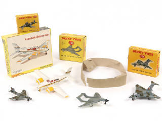 Lot 174 - DINKY TOYS (GB) (4)