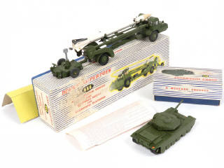 Lot 237 - DINKY TOYS (GB) (2)