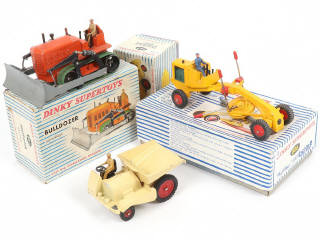 Lot 261 - DINKY TOYS (FRANCE) (3)