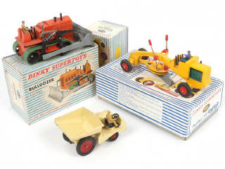 Lot 261 - DINKY TOYS (FRANCE) (3)