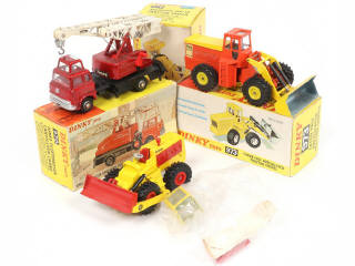 Lot 165 - DINKY TOYS (GB) (3)