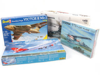 Lot 356 - DIVERS (4)