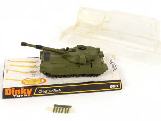 Lot 116 - DINKY TOYS (GB) (2)