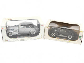 Lot 22 - SIGNATURE MODELS (CHINE) (2)