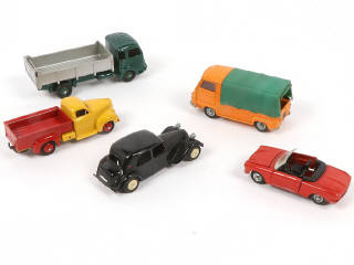 Lot 322 - DINKY TOYS (FRANCE) (5)