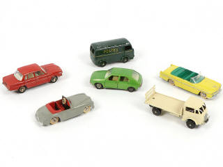 Lot 325 - DINKY TOYS (FRANCE) (6)