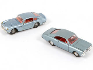 Lot 221 - DINKY TOYS (2)