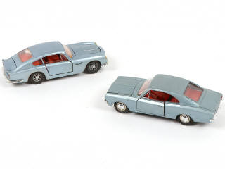 Lot 221 - DINKY TOYS (2)