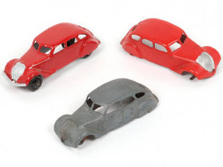 Lot 295 - DINKY TOYS (FRANCE) (3)