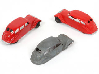 Lot 295 - DINKY TOYS (FRANCE) (3)