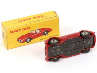 Lot 227 - DINKY TOYS (FRANCE) (1)