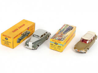 Lot 292 - DINKY TOYS (GB) (2)