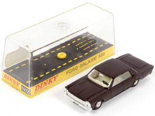 Lot 108 - DINKY TOYS (GB) (2)