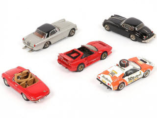 Lot 328 - DIVERS (5)