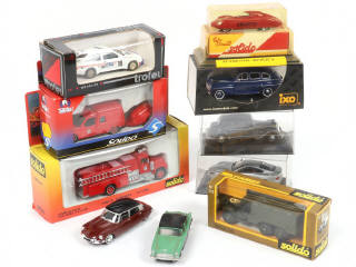 Lot 341 - DIVERS (11)