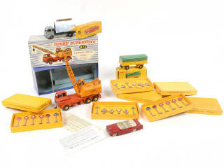Lot 241 - DINKY TOYS (FRANCE) (8)