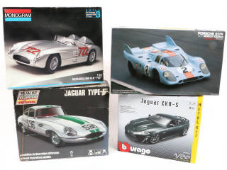 Lot 369 - DIVERS (4)