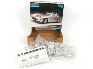 Lot 369 - DIVERS (4)