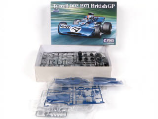 Lot 367 - DIVERS (4)