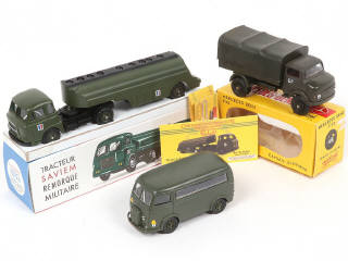 Lot 309 - DIVERS (3)