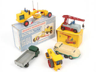 Lot 265 - DINKY TOYS (FRANCE) (5)