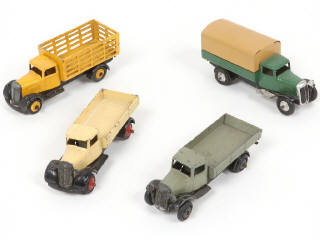 Lot 245 - DINKY TOYS (GB) (4)