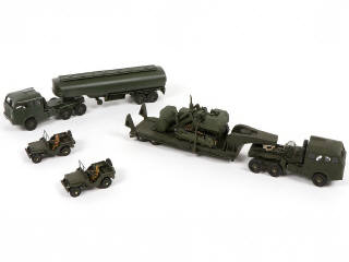 Lot 84 - DINKY TOYS (FRANCE) (4)