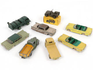 Lot 271 - DINKY TOYS (FRANCE) (8)