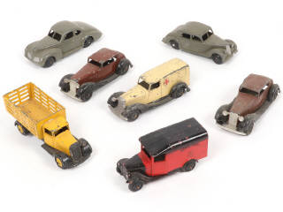 Lot 254 - DINKY TOYS (GB) (7)