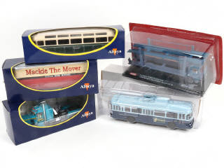 Lot 319 - DIVERS (5)