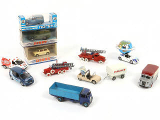 Lot 342 - DIVERS (12)