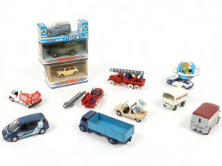 Lot 342 - DIVERS (12)