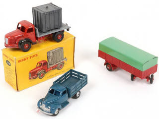 Lot 250 - DINKY TOYS (FRANCE) (3)