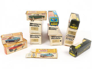 Lot 312 - DIVERS (13)