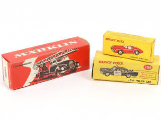 Lot 310 - DIVERS (3)