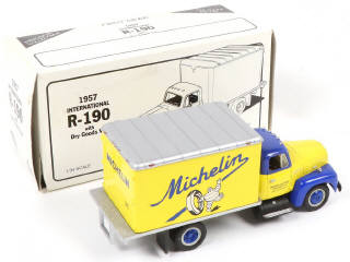 Lot 198 - FIRST GEAR (USA) (1)