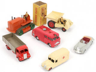 Lot 124 - DINKY TOYS (GB) (6)