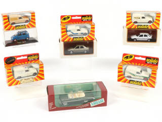 Lot 286 - DIVERS (9)