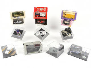 Lot 210 - DIVERS (13)