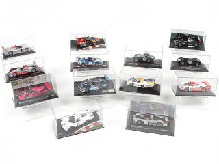 Lot 226 - DIVERS (13)