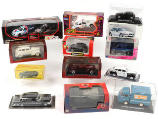 Lot 32 - DIVERS (12)