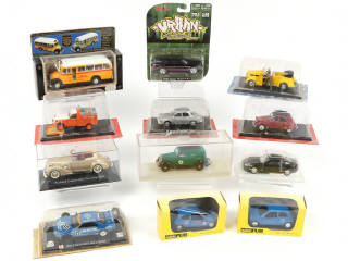 Lot 36 - DIVERS (12)