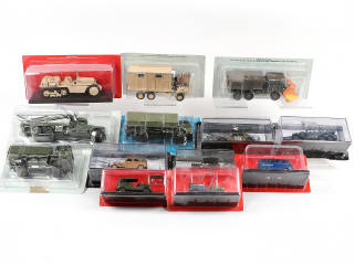 Lot 81 - DIVERS (13)