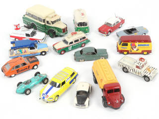 Lot 179 - DIVERS (15)