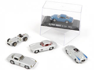 Lot 226 - DIVERS (5)